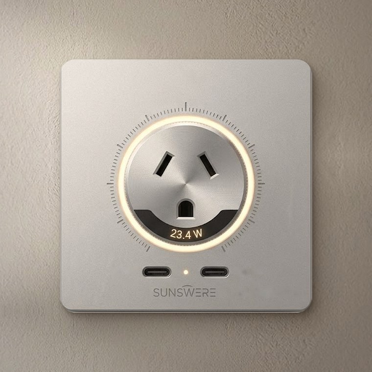 SUNSWERE R1 metered outlet with USB-C, front view